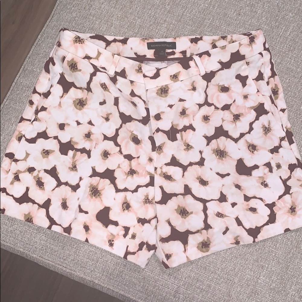 BANANA REPUBLIC — floral print shorts